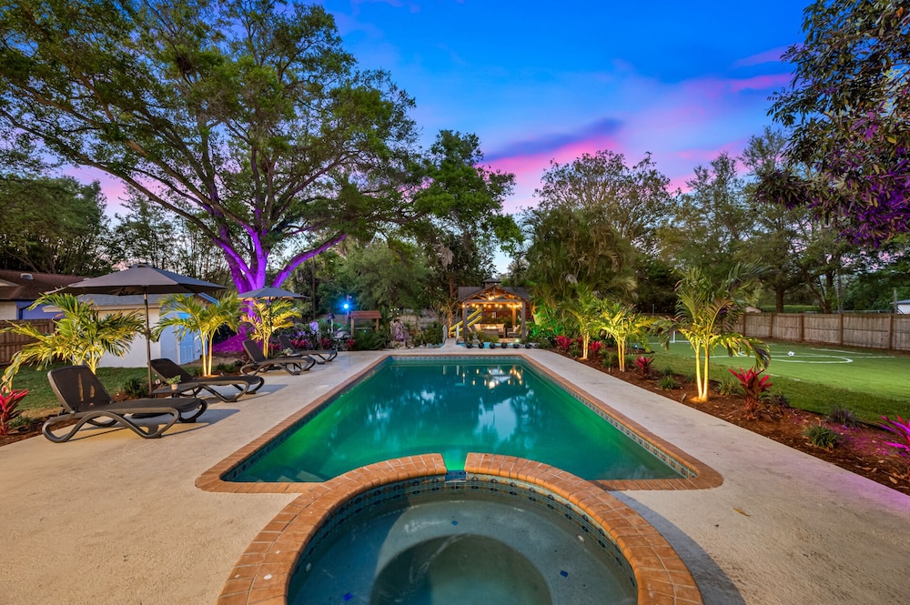 Luxury Retreat: Pool, Games, Basketball & More!