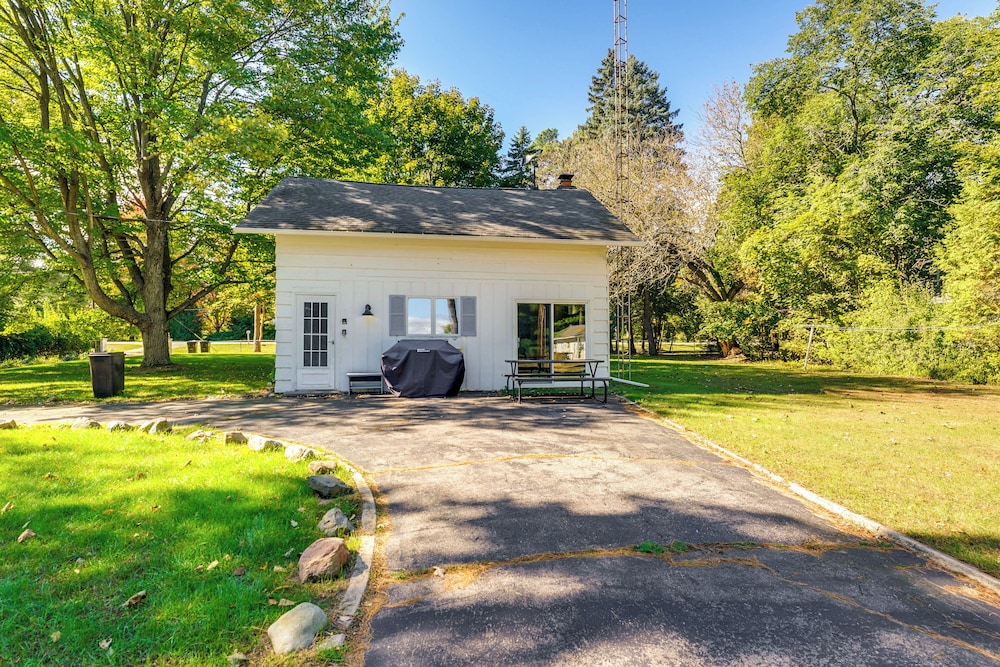 Lake Huron Retreat w/ Hot Tub, Screened Porch! view 4
