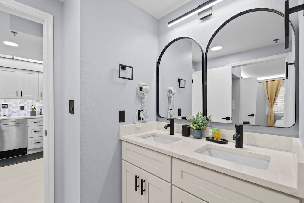 Staysky Orlando Family Suite w/ Kitchen