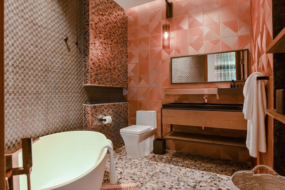 Oceans 8 Villa 6BR