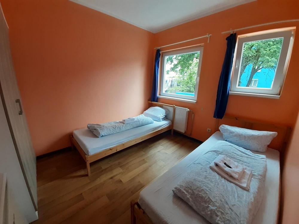 2-Rent Group Hostel Rooms&Apartments TUB19A