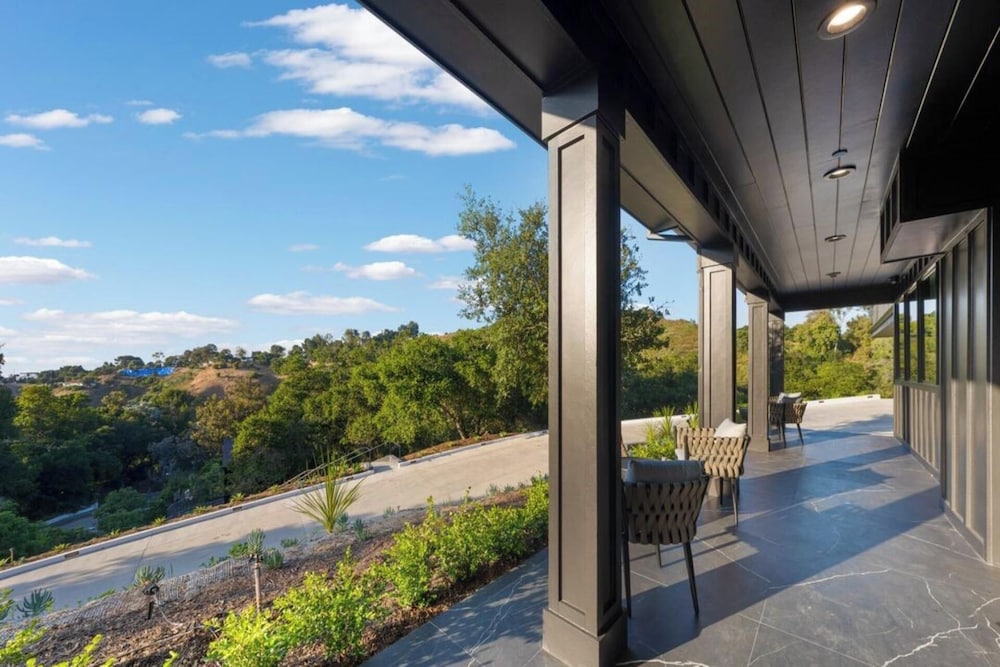 Oak Haven Sanctuary - Grand Estate With Pool, Guest House & Scenic Views