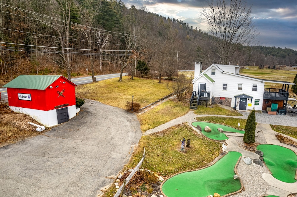 The Valley Home 2 Bedroom Home by RedAwning view 3