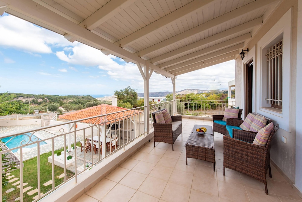 Villa Dimitra With Swimming Pool
