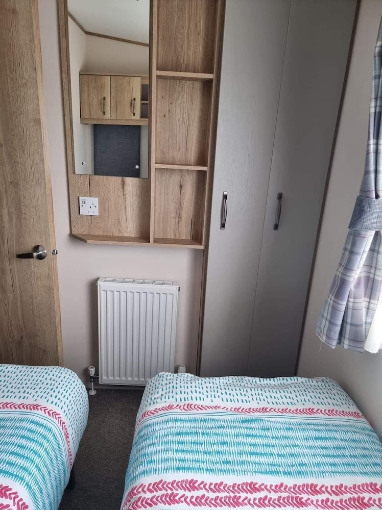 Stunning 2-bed Caravan in Prestatyn dog Friendly view 3