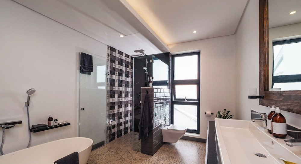 Boutique Ocean Views incorporating Wend
