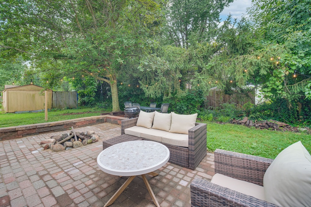 < 1 Mi to Lake Erie: Home w/ Hot Tub & Game Room!