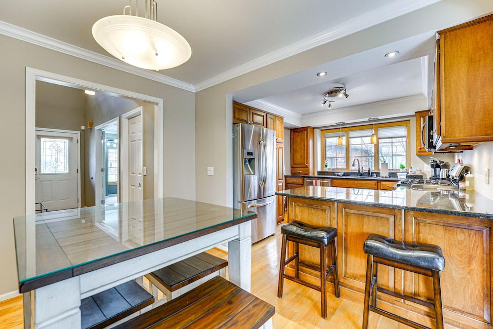 Detroit Vacations - Sterling Heights Getaway w/ Fire Pit! - Property Image 5