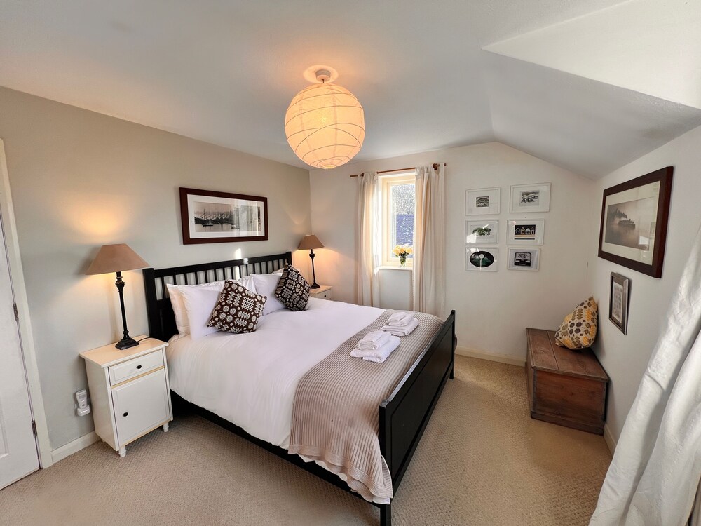 Charming 3 Bedroom Family Cottage - Dogs Welcome view 2