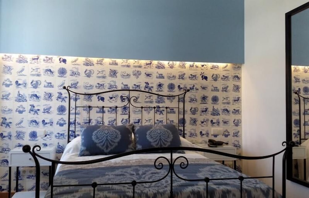 Welcome In - Suites & Hostel