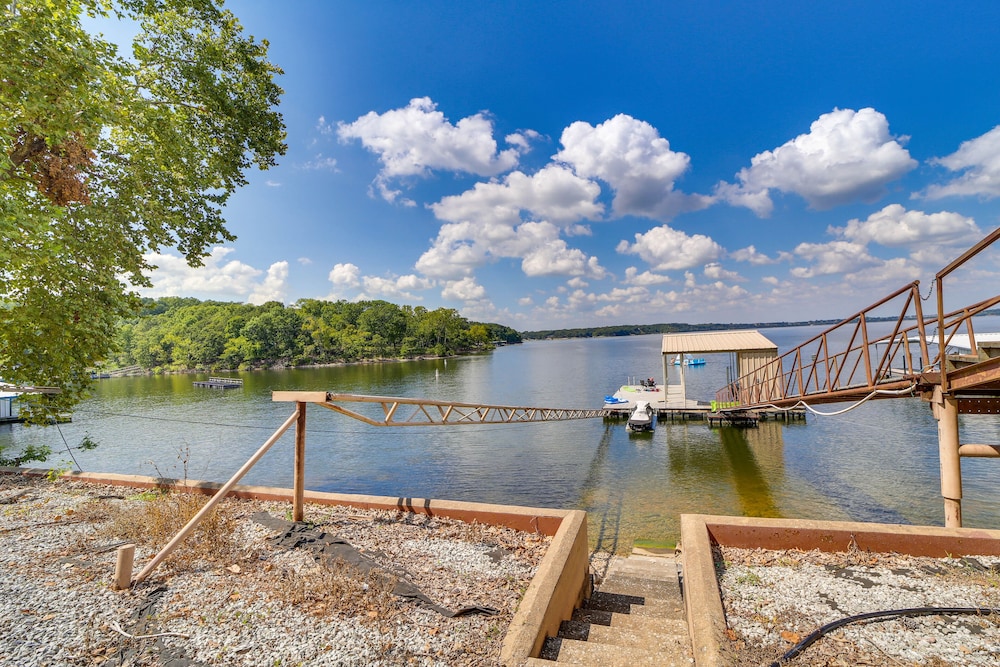 Modern Eucha Retreat w/ Deck & Lake Access! view 3