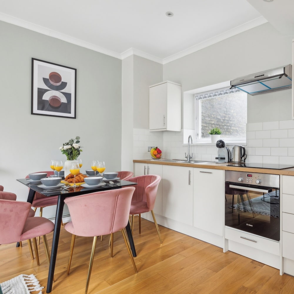 Westminster Charm - 2BR with Style