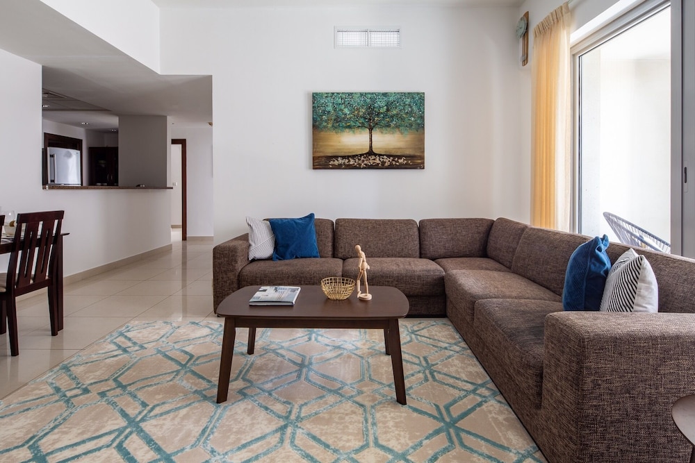 Stylish 2BR Apartment In Business Bay