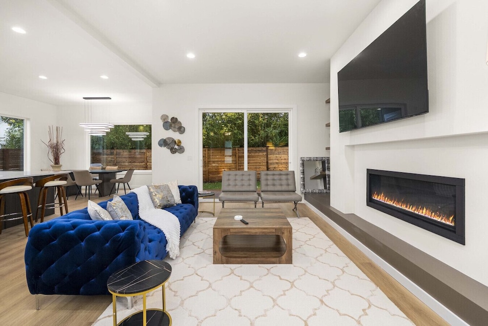 Brand New 5BR Home Fenced Yard Ample Parking