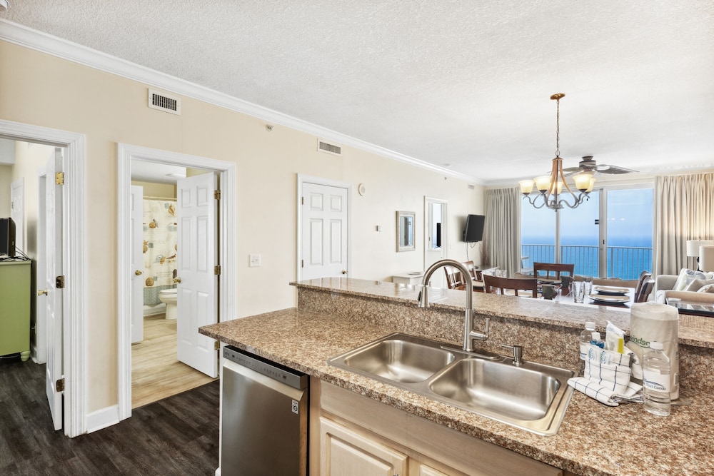 Twin Palms by Book That Condo