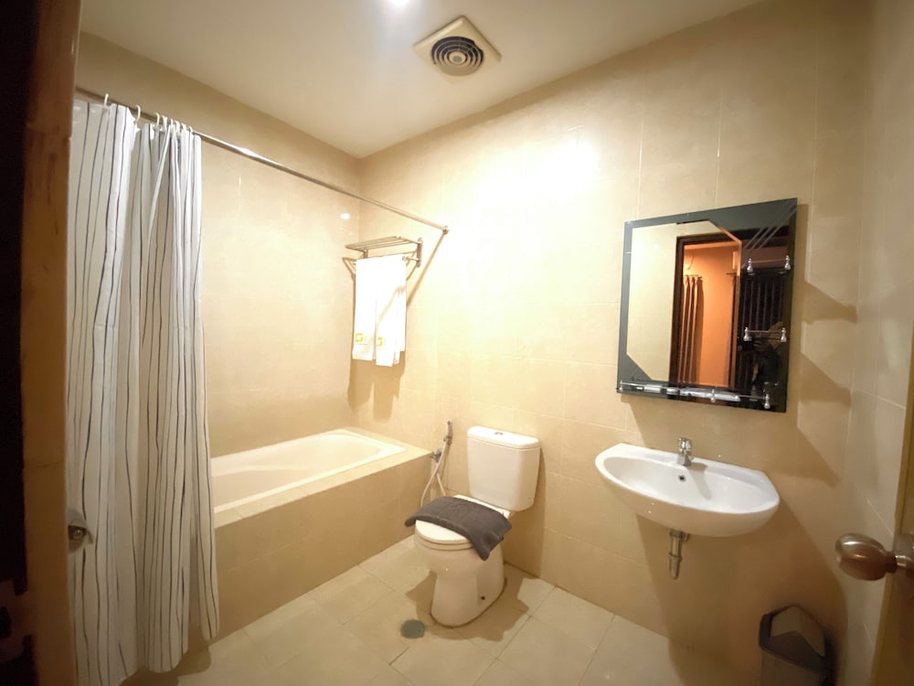 HOTEL GOLDEN SEASON