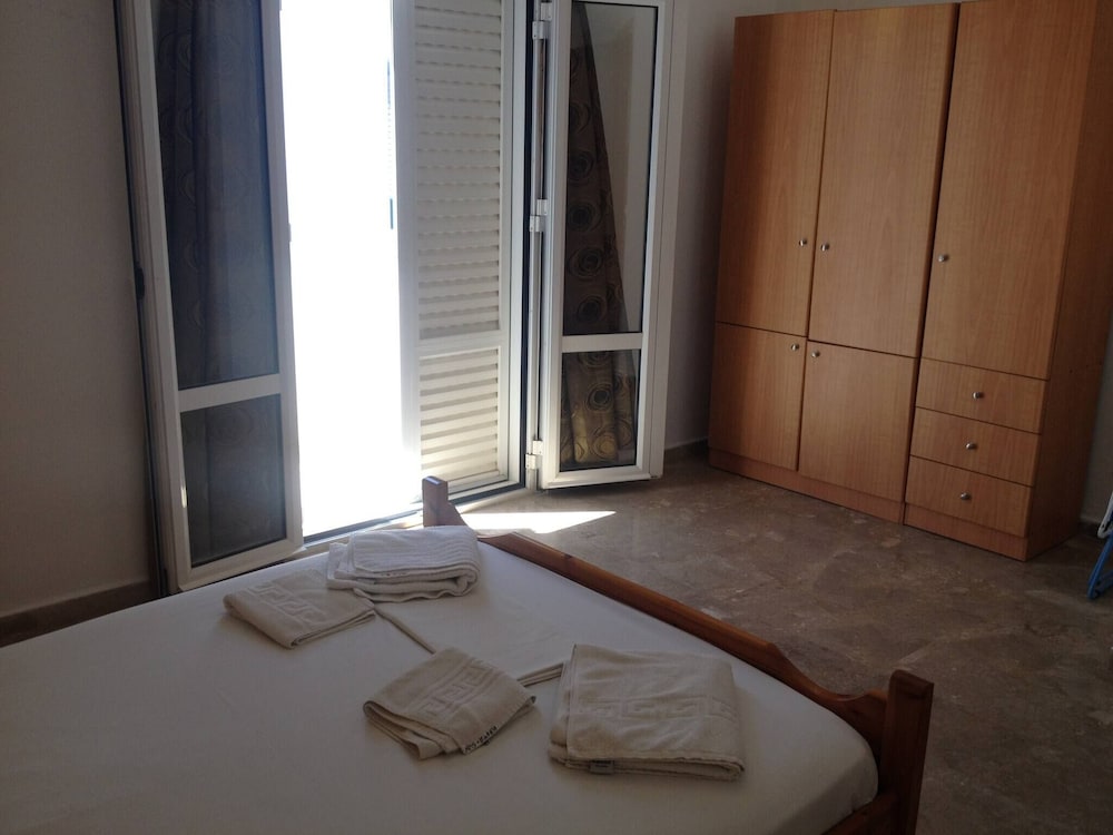 Sea View And Mountain View Apartment For 4 People photo 3