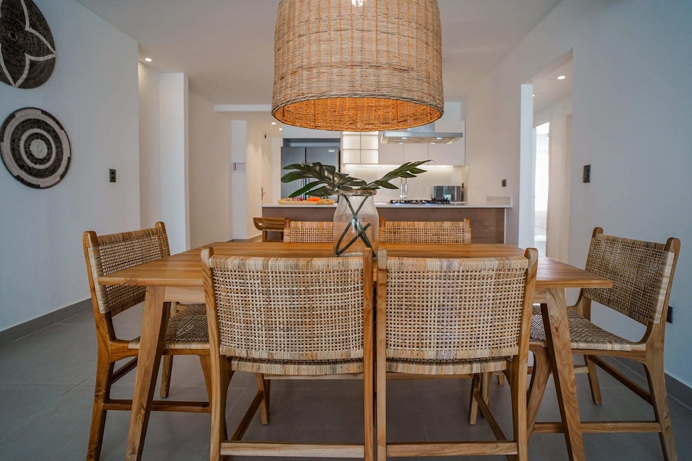 Luxury 3 Bedroom Apartment at the Beach
