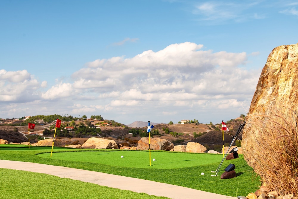 Colina by Avantstay Secluded Mountain Top Oasis w Pool Hot Tub Putting Green
