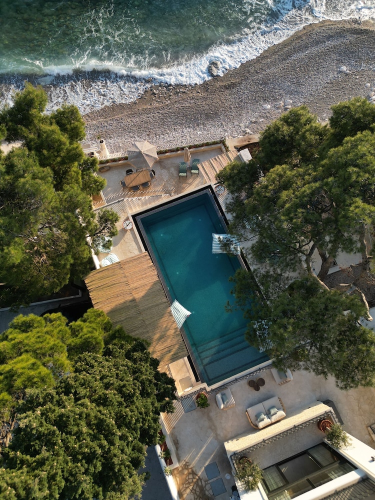 SeiSensi Luxury Beach Villa