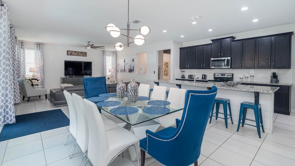 Solara Resort 5 Bedroom Home with Pool + Game Room 5 Home