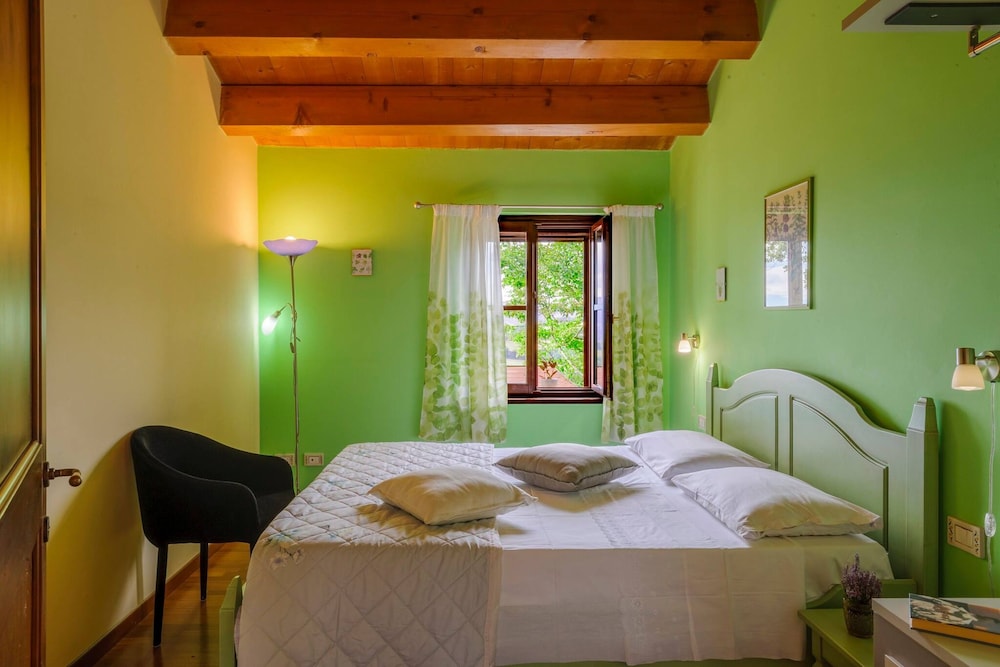 Casale Partemio 8 Marche Holiday Villas