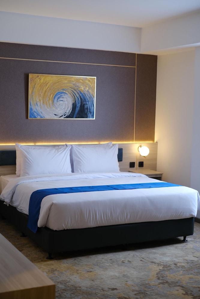 LYNN Hotel Tuban