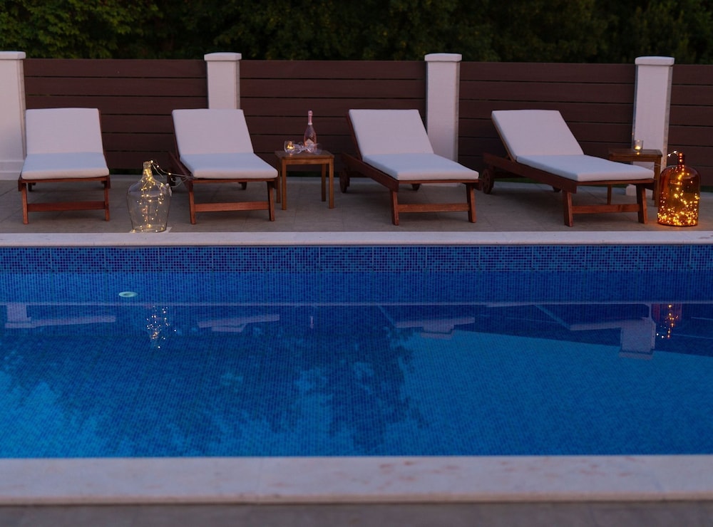 Tranquil Getaway Polje Villa With Pool