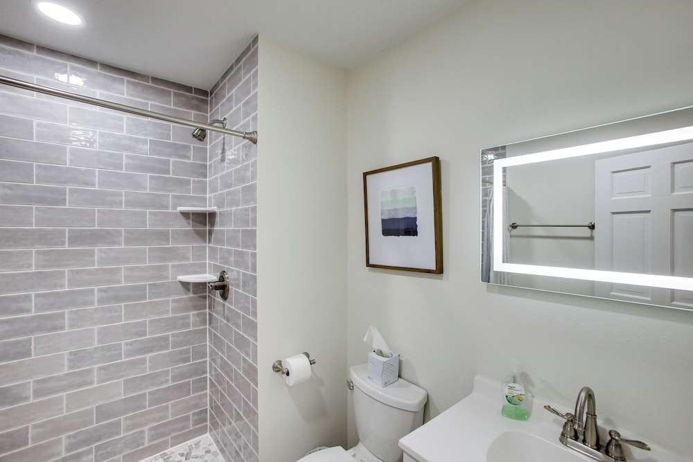 3,000-sq-ft Home < 7 Mi to Barren River Lake