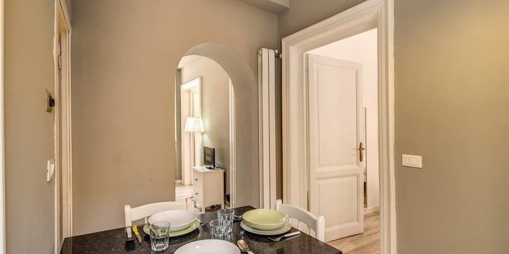 Colosseo 2 Bedroom Walking Distance