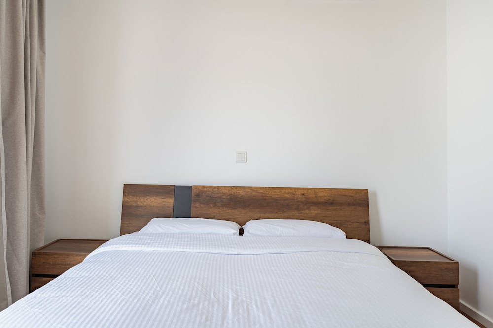 YAMAS Urban Living Platinum 77 Apartments