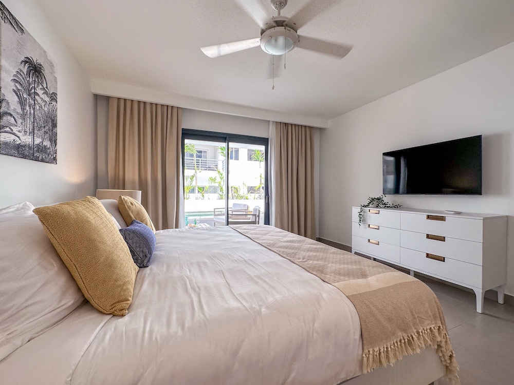 Luxury 3 Bedroom Apartment at the Beach
