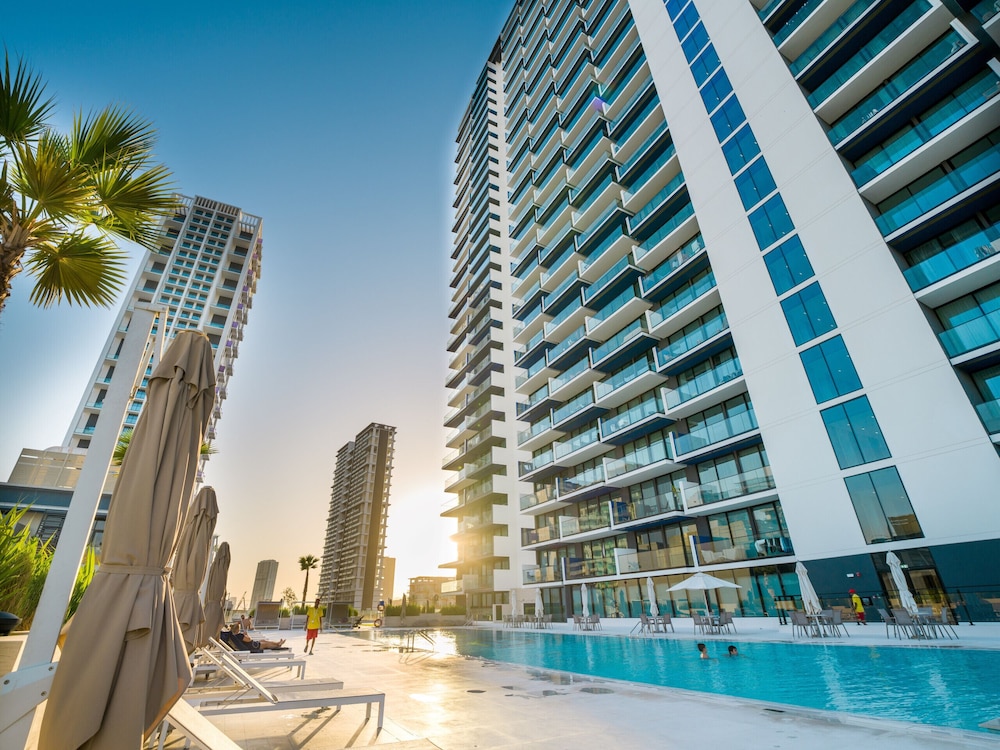 Easygo- Stylish 1bdr Binghatti Corner