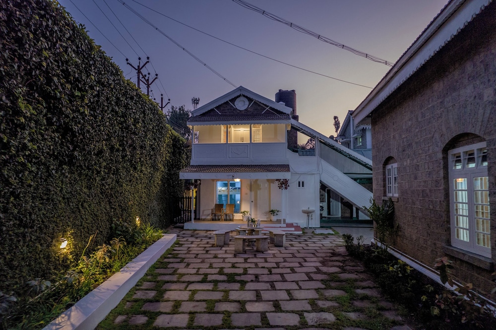 Savithri  Bungalow By XploreIndo