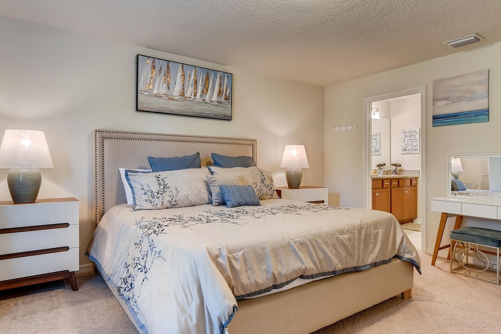 8843 GC Windsor at Westside Luxury 5 BR Townhome