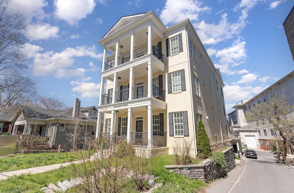 Belwood Manor-across From Parthenon-5 Min Broadway