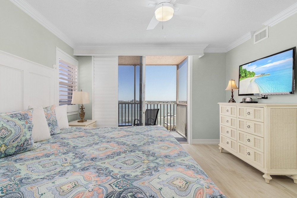 Beach Villas 706 Top-floor Condo W/ Gulf Views, Pool 2 Bedroom Condo