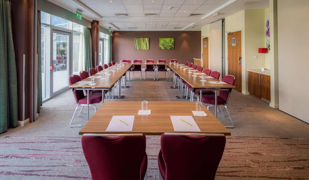 Luton Vacations - Hilton Garden Inn Luton North, United Kingdom - Property Image 35
