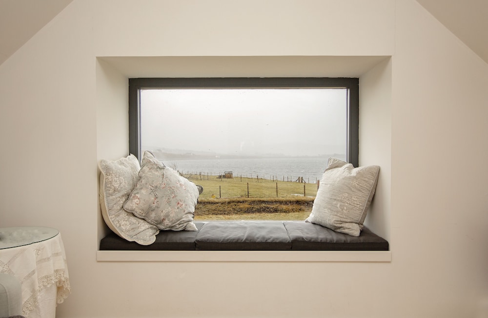 Solas, Ormiscaig, Luxury Coastal Retreat view 2