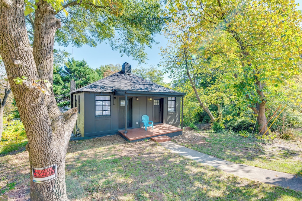 2 Mi to East Atlanta Village: Cozy Studio w/ Porch