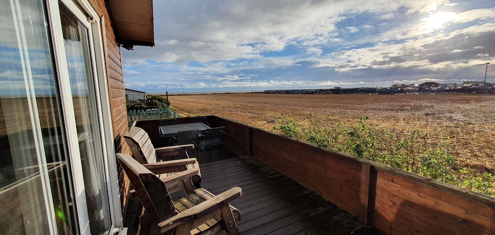 2bed Chalet Sleeps 5 - Dogs Free, Parking, Seaview
