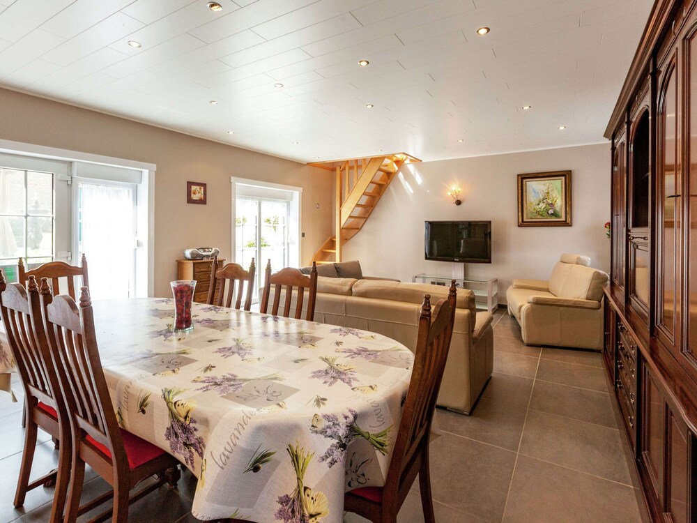 Cozy Cottage for 8 Guests view 5