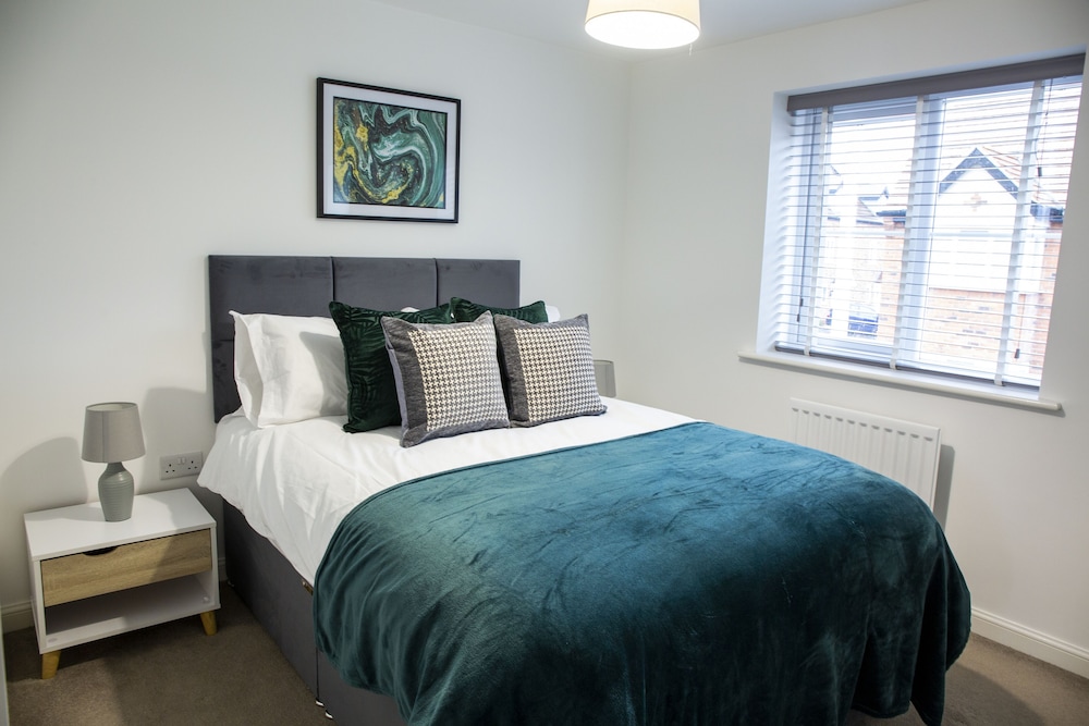 Modern House in Stratford Upon Avon With Private Parking Free Wifi Netflix view 4