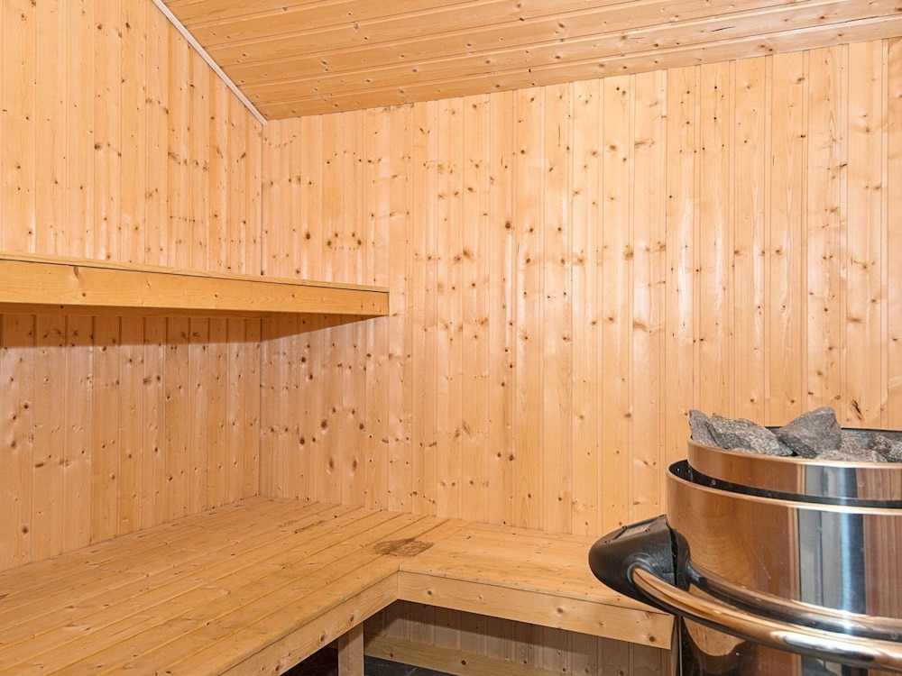 8 Person Holiday Home in Blavand view 4