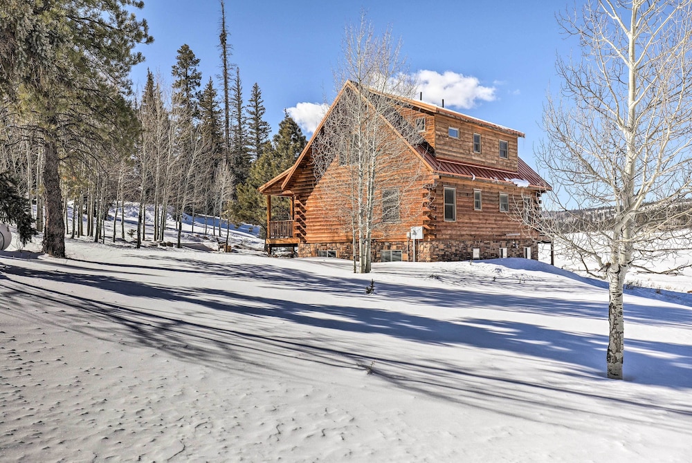 Cozy Family Cabin: Game Room, Near National Parks! view 5
