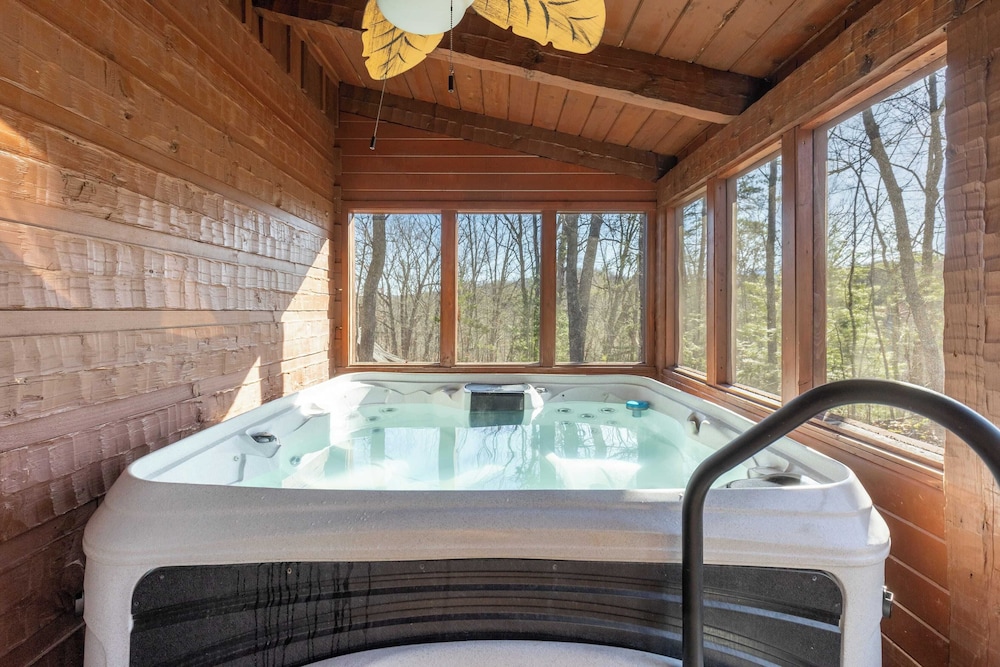 Sleeps 20 3 Cabins w/ Hot Tubs, Game Room, Fire Pit Dudley Trio by Avantstay