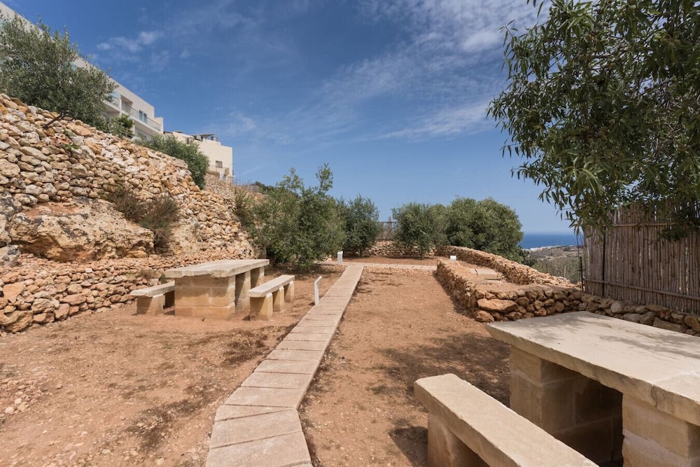 Property With Pool Access - Xaghra Near Marsalforn