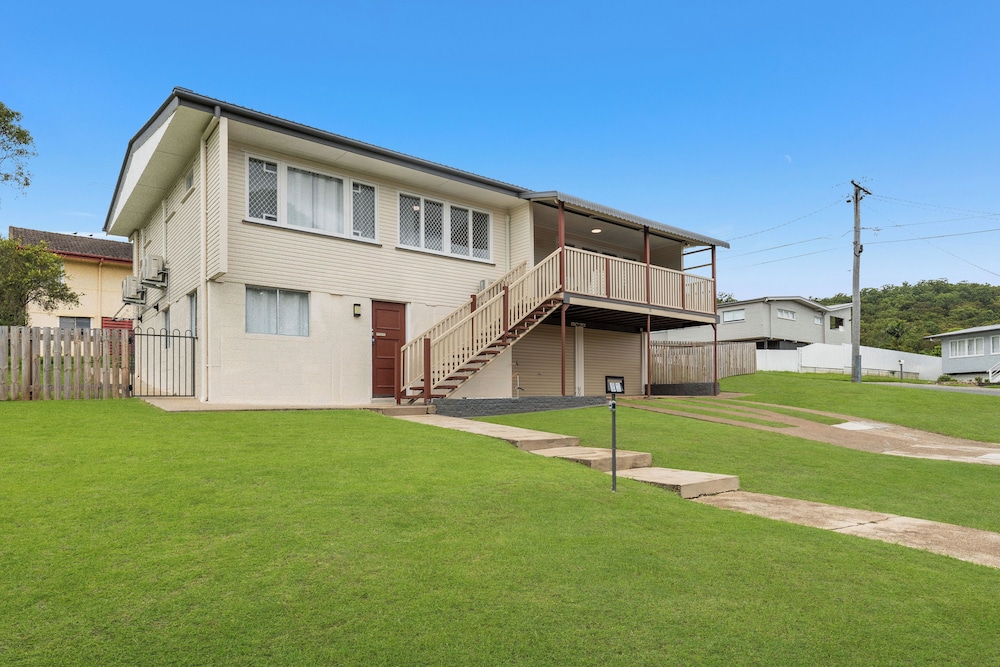 Kozyguru | Carindale | 3 Bedroom Cosy House