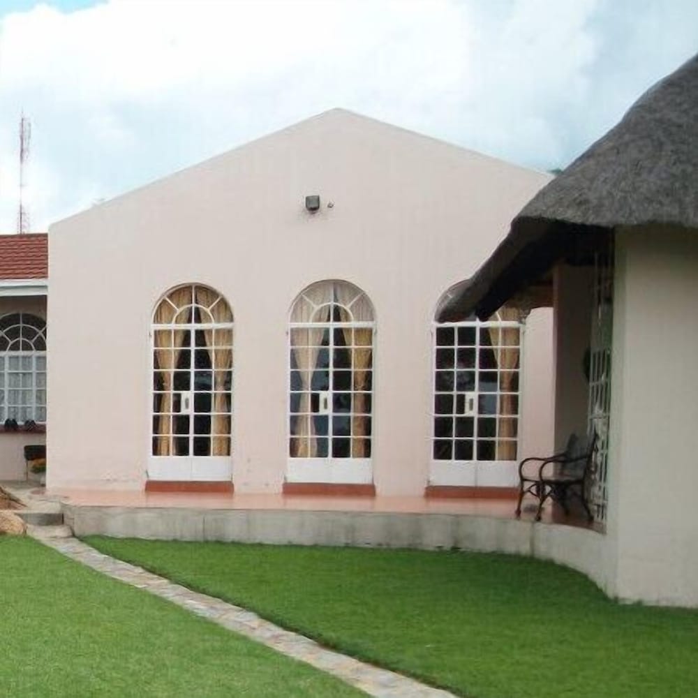 Lynn's Guest House