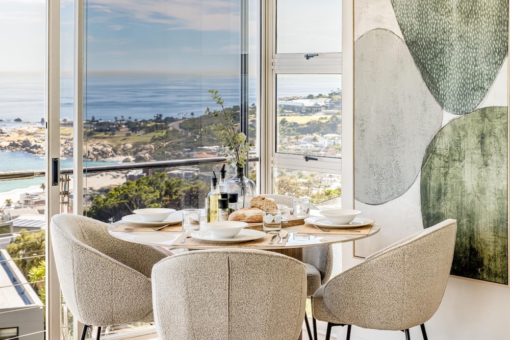 Ocean View 2 bed Apt in Camps Bay Skyline Heights
